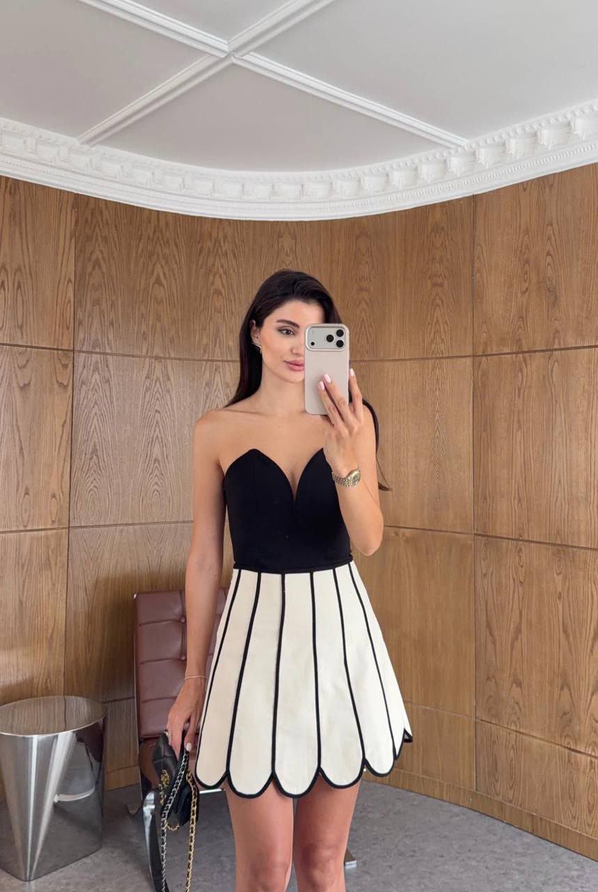 MINI SKIRT WHITE AND BLACK